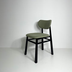 Cadeira sinuosa ebanizada - estofado linho verde outono