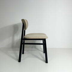 Cadeira sinuosa ebanizada - estofado linho areia