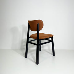 Cadeira sinuosa ebanizada - estofado linho terracota