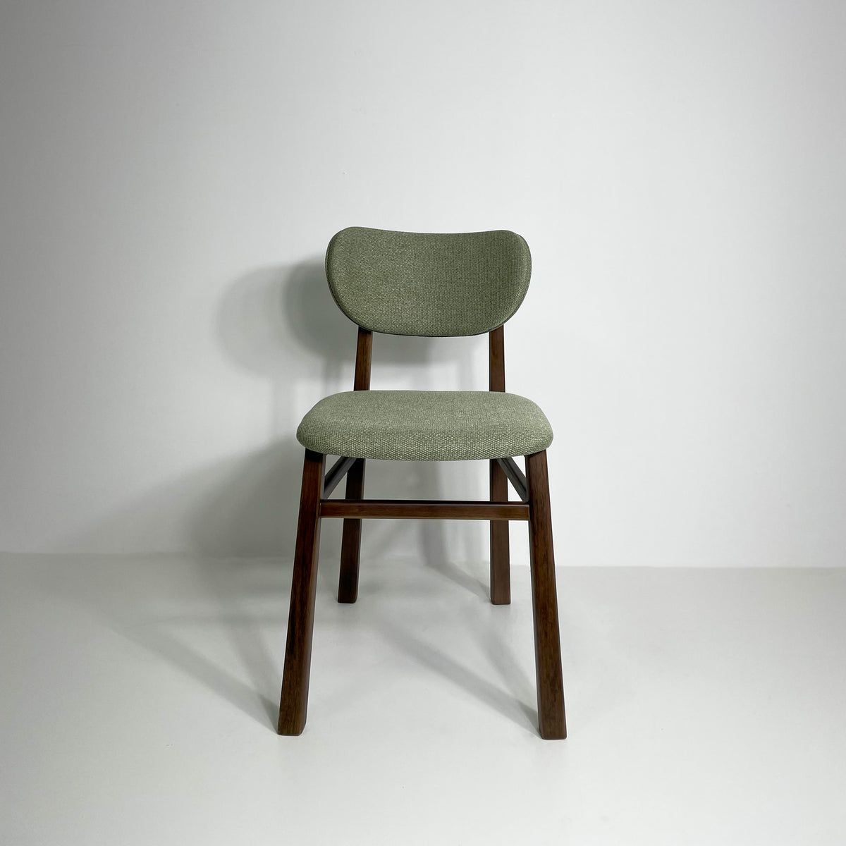 Cadeira sinuosa nogueira - estofado linho verde Outono