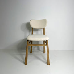 Cadeira sinuosa tauari - estofado boucle branco alaska