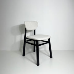 Cadeira sinuosa ebanizada - estofado linho branco cru - Veromobili | Móveis e Decoração