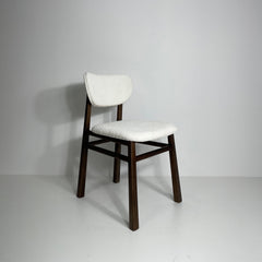 Cadeira sinuosa nogueira - estofado boucle branco sheep - Veromobili | Móveis e Decoração