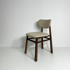 Cadeira sinuosa nogueira - estofado linho areia - Veromobili | Móveis e Decoração