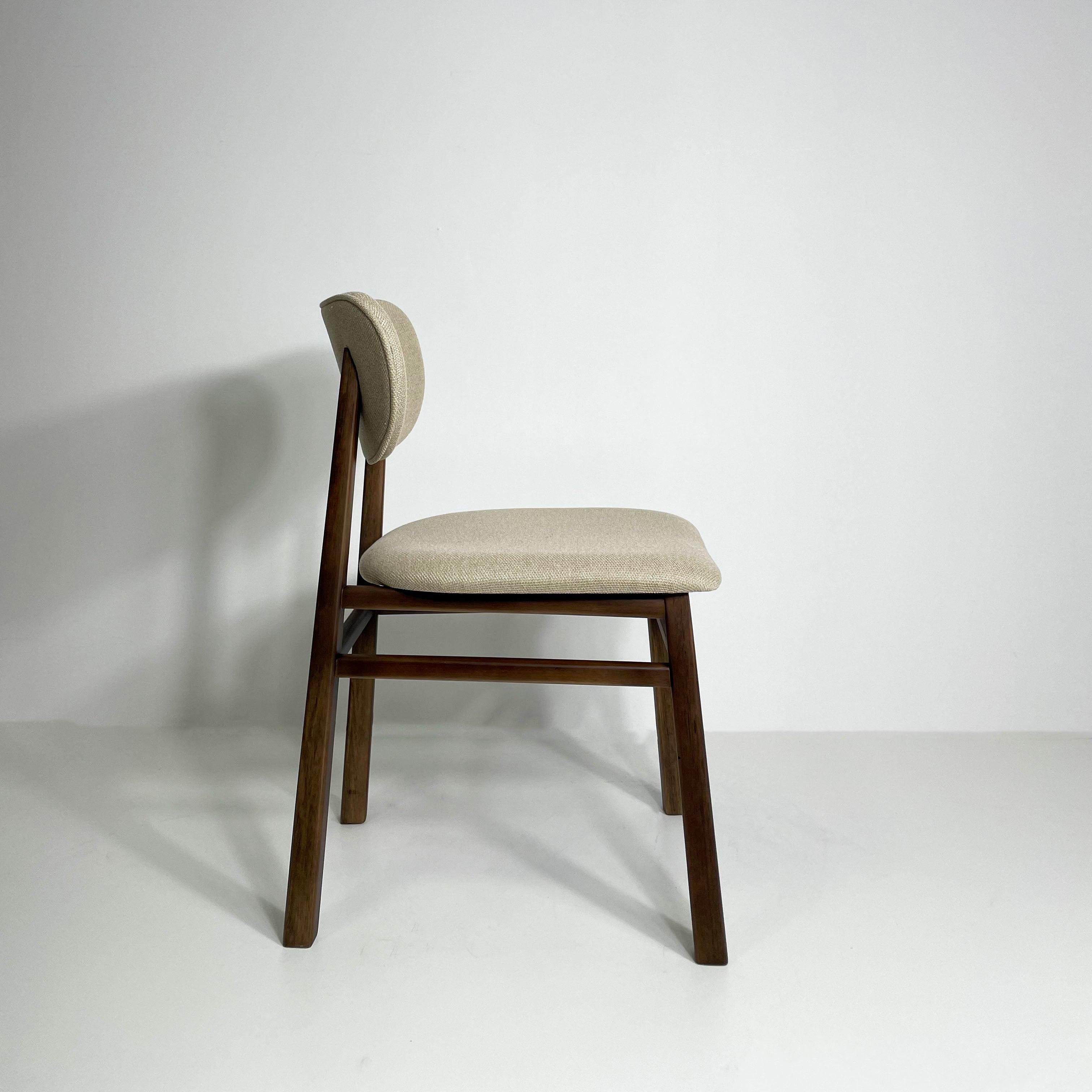 Cadeira sinuosa nogueira - estofado linho areia - Veromobili | Móveis e Decoração