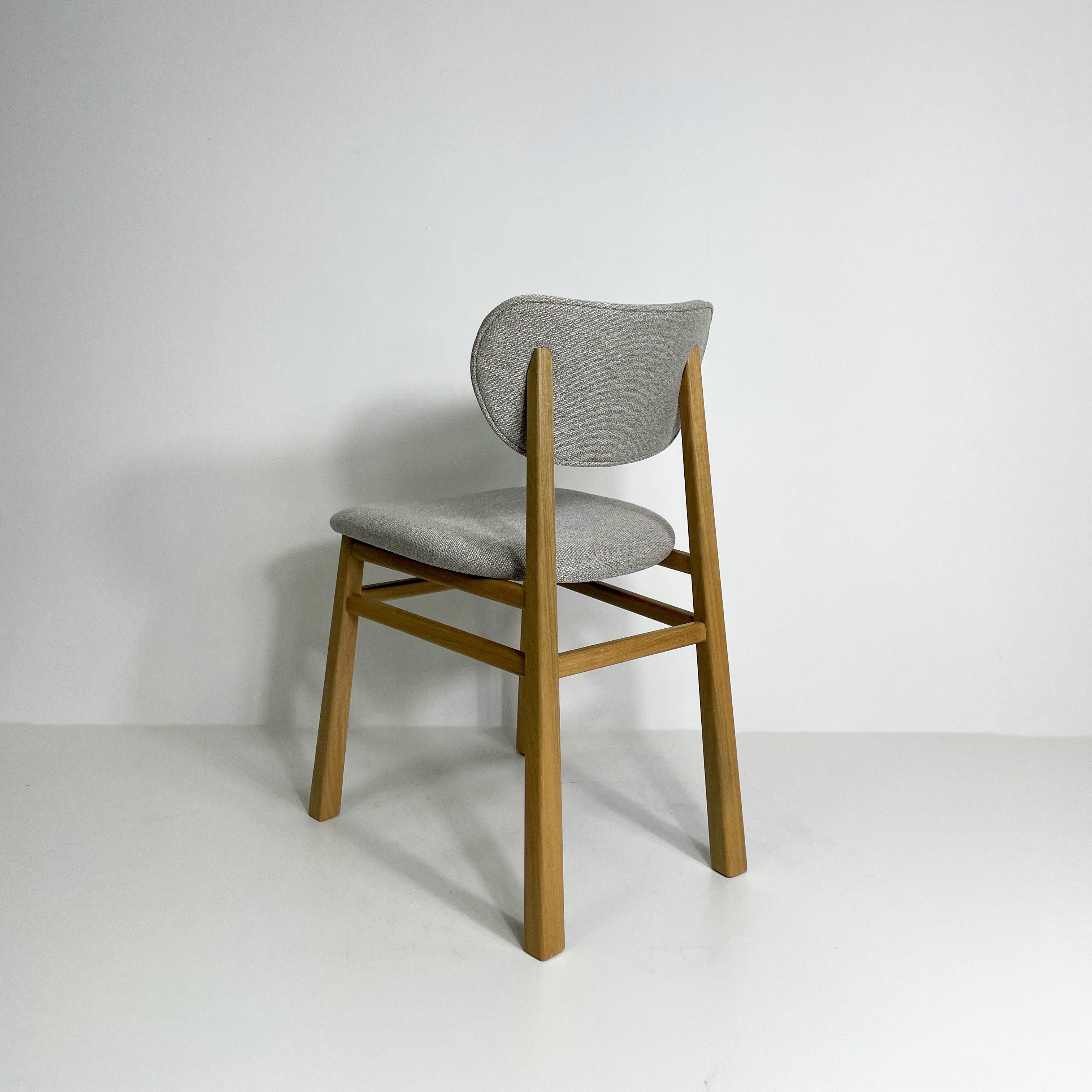 Cadeira sinuosa tauari - estofado linho crômio - Veromobili | Móveis e Decoração